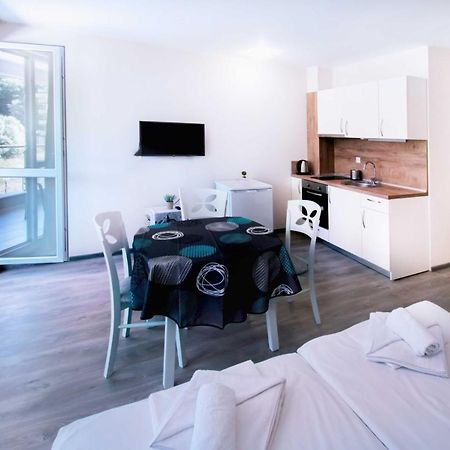 Donchevi Apartments Primorsko Eksteriør billede