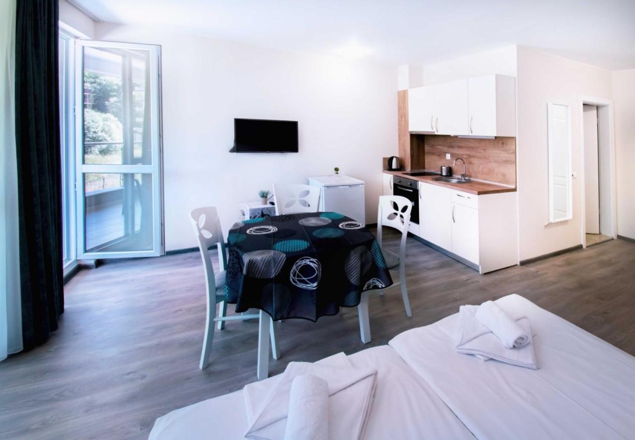 Donchevi Apartments Primorsko Eksteriør billede